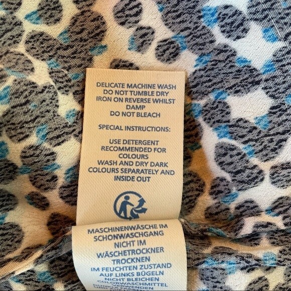 LAST CHANCE! Boden Crepe Flora Front Pleat Keyhole Blouse in Navy & Blue Size 6 - Picture 9 of 13